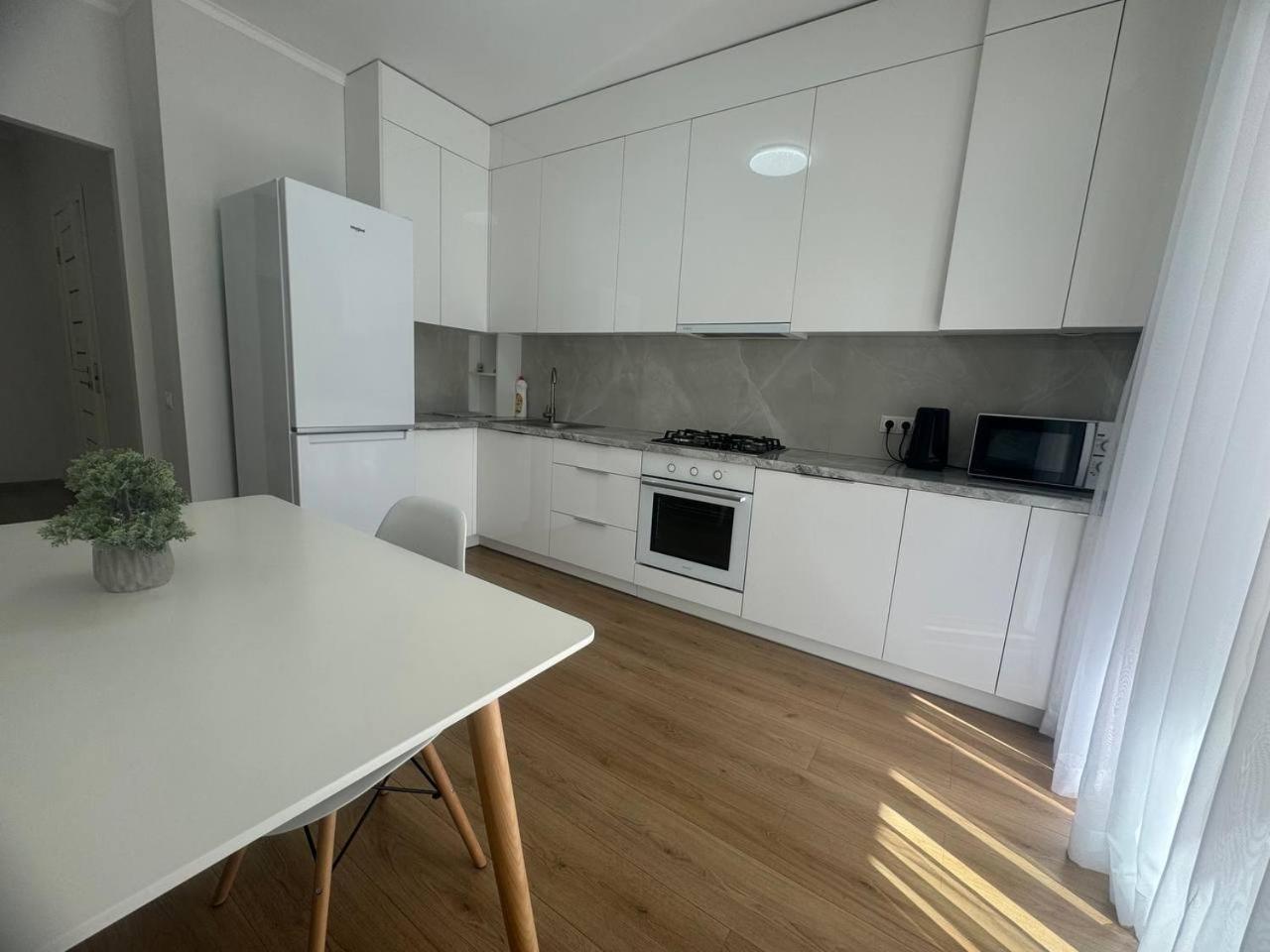 просторі у новобудові вул вашингтона Apartment Lviv